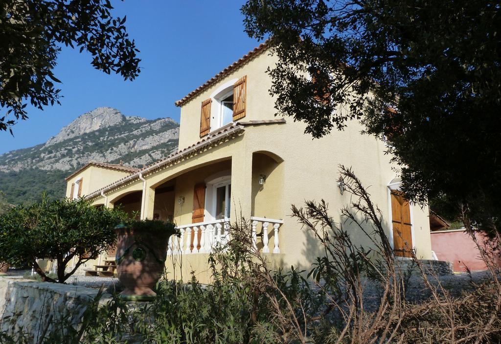 Mas De Courreges Hotel Saint-Hippolyte-du-Fort Luaran gambar